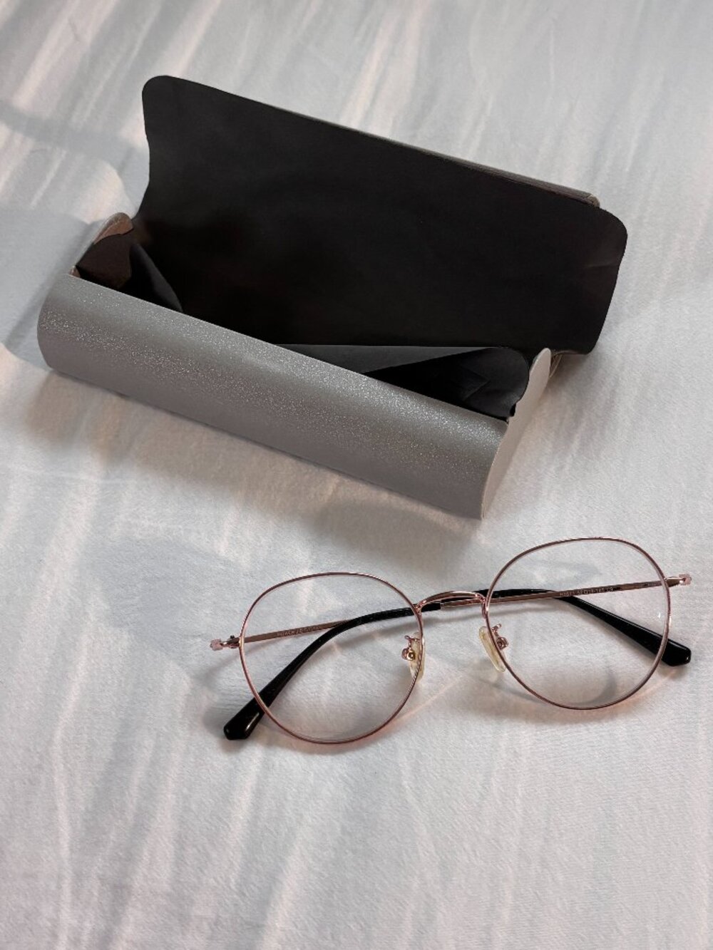 Circular Rose Gold and Black Eye Glasses Frames